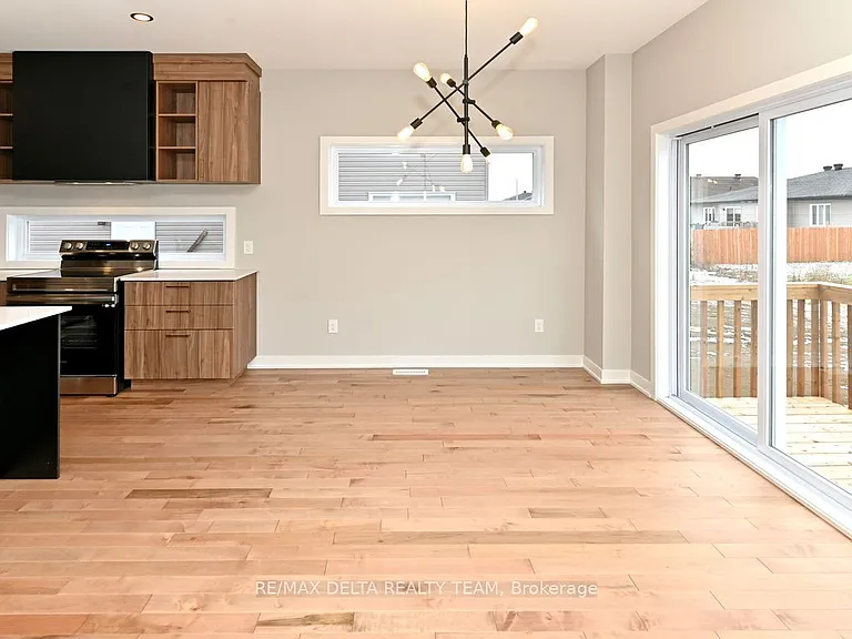 463 Denis St — Photo 14