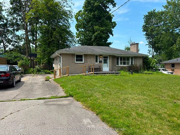 2nd image of 316 Ridgewood Cres