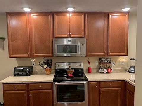 3rd image of 927 Henley Ct #927