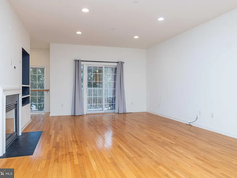 156 Christina Landing Dr — Photo 13