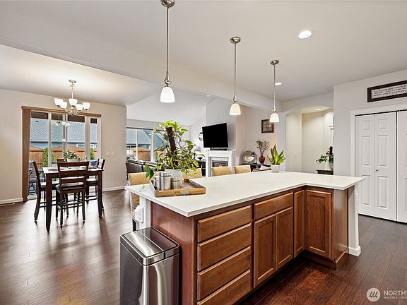 4th image of 736 Mandee Street SE