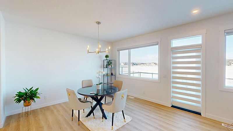 Calgary House for rent - 4 Bedrooms — photo 3