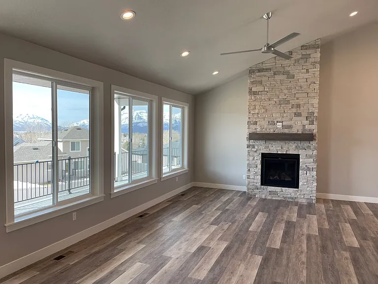 1354 E 670 N — Photo 13