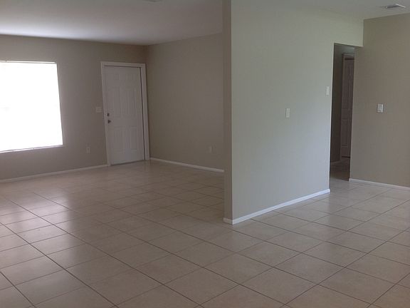 3rd image of 6866 Carovel Ave