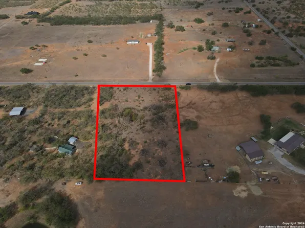 205 county road 317, Charlotte, TX 78011