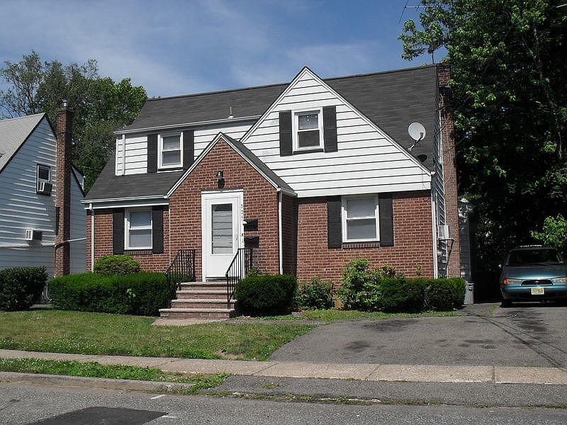1st image of 3-25 31st St #2X