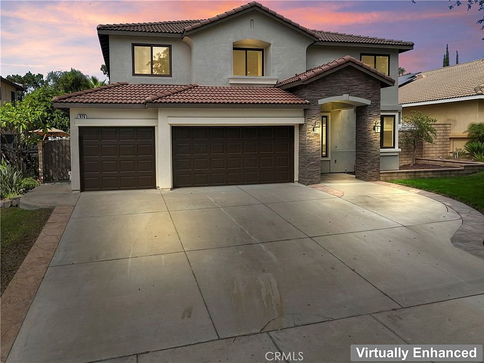 1st image of 976 Hemingway Dr