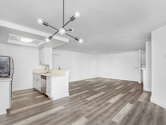 2nd image of 827 Gramercy Dr #740c86731