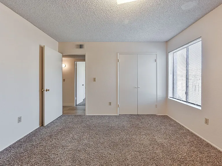1021 W Perdew Ave — Photo 24