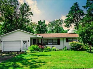 5560 James Dr, Hamburg, NY 14075