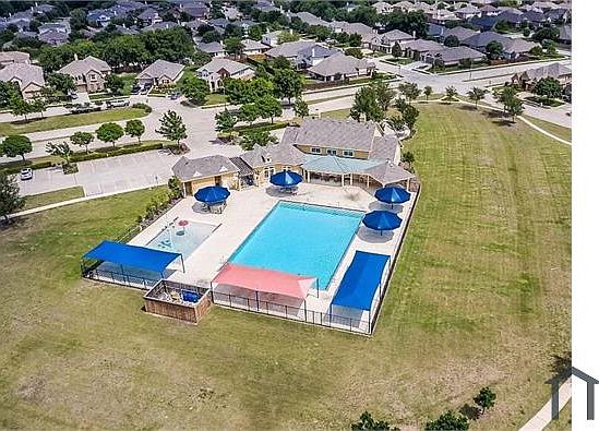 4th image of 808 Chatsworth Dr