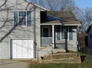 6910 Sobbie Rd, Pleasant Valley, MO 64068