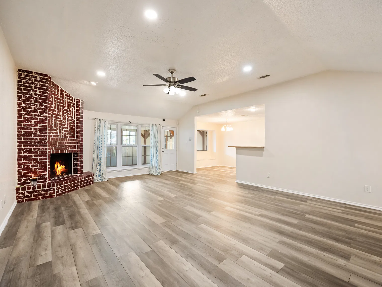 3 bed, 1696 sqft, $2,100 — Photo 4