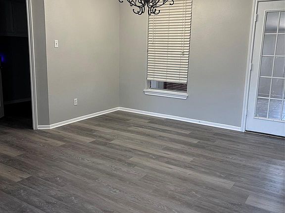 4th image of 211 Oaks Grande Rd