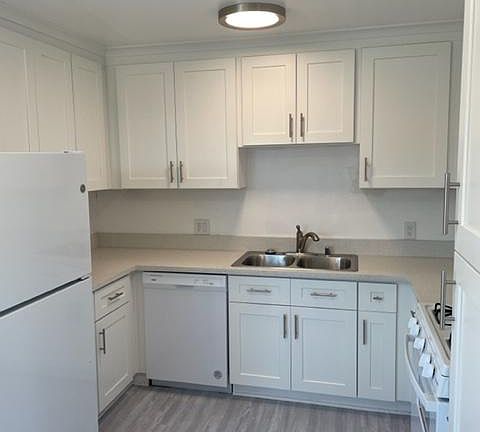 3rd image of 4384 35th St