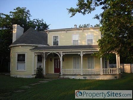 2nd image of 207 S Kaufman St