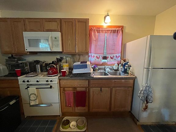 5th image of 82 Winter St #3