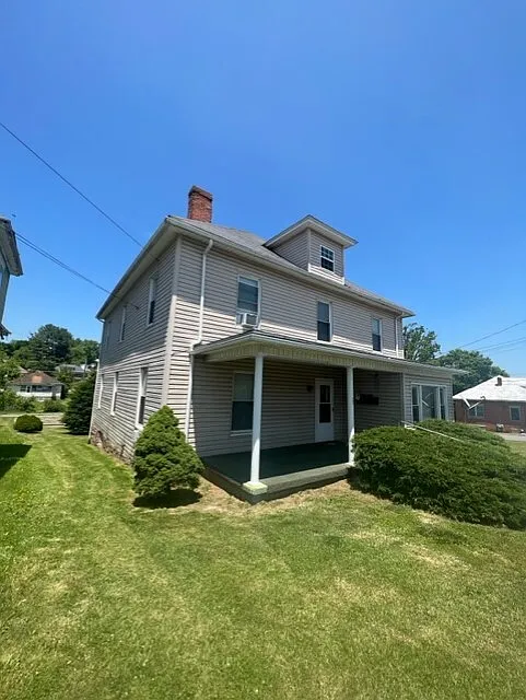 402 Straley Avenue - 1 — Photo 3