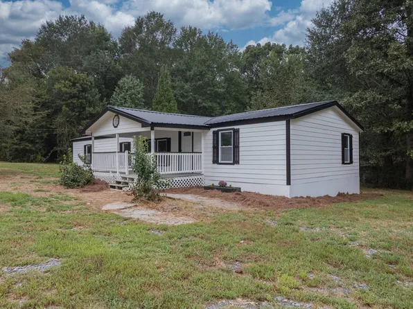 103 Pine Needle Dr, Commerce, GA 30530