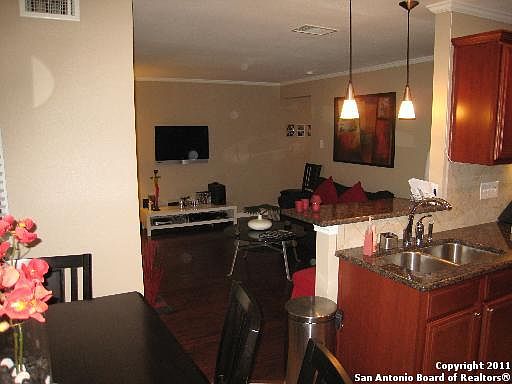 4th image of 601 Everest Ave