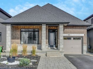 565 Bobolink Rdg, Ottawa, ON K2S2P4
