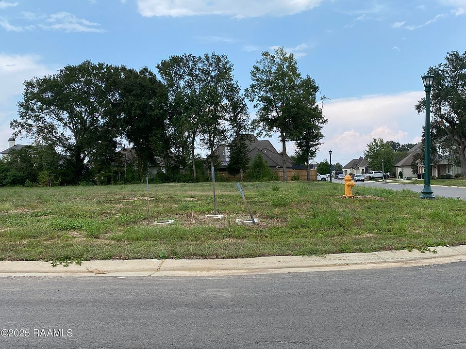 1st image of 200 Leaning Oak Dr