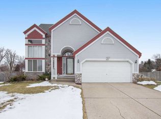 5582 Brittany Dr SE, Kentwood, MI 49548