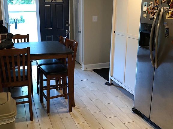 3rd image of 117 Wade Ln