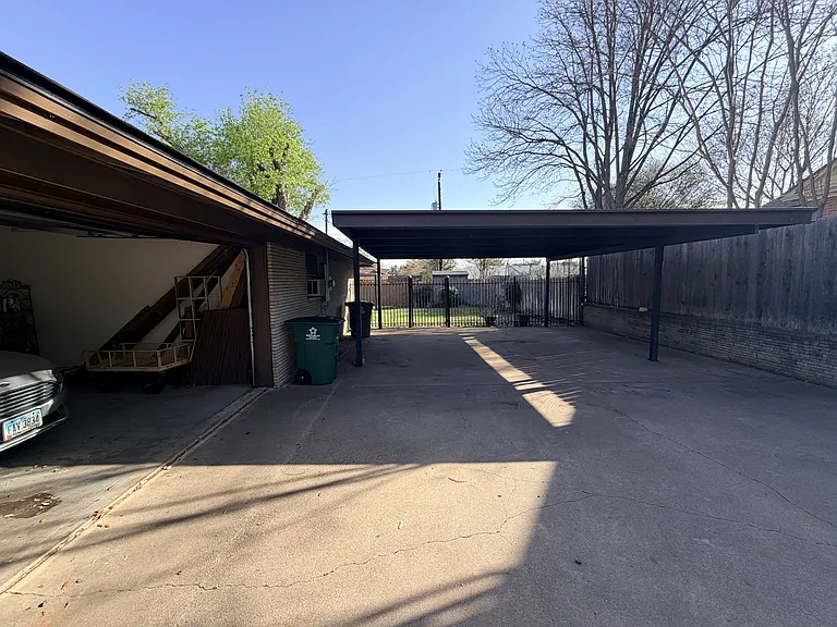 2601 Oxford Ave — Photo 33