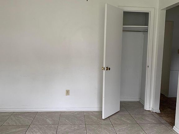 5th image of 209 Lawler Ave APT D