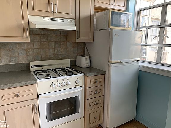 5th image of 57 Montague St APT 10G