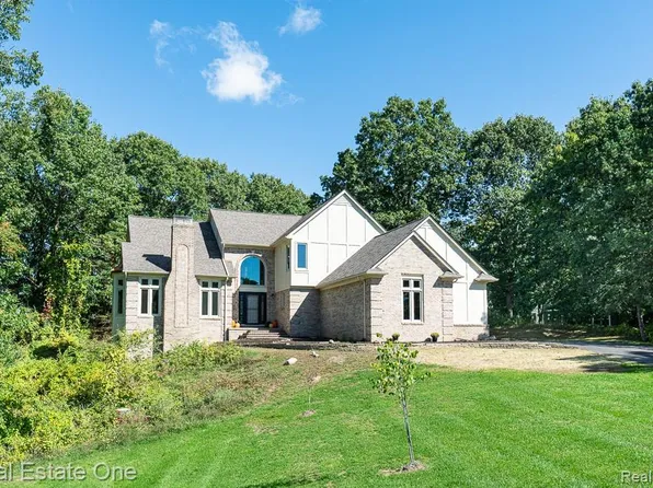 4586 Klais Dr, Clarkston, MI 48348