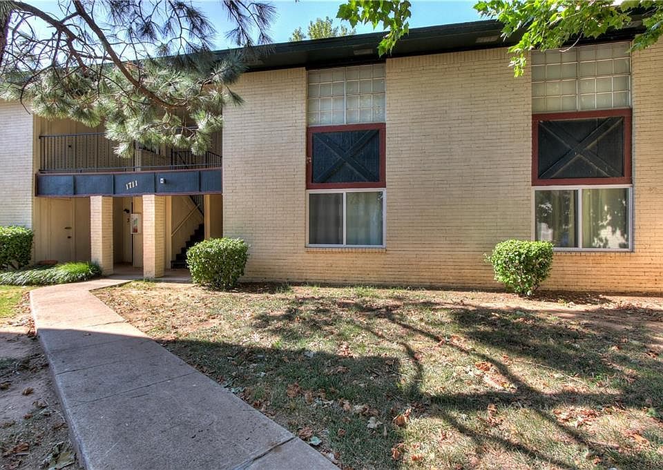 1st image of 1711 E Lindsey St APT 1