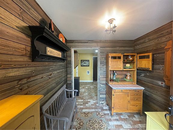 3rd image of 615 Westerly Ln