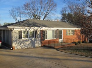 7 Woodridge Dr, Greenville, SC 29611