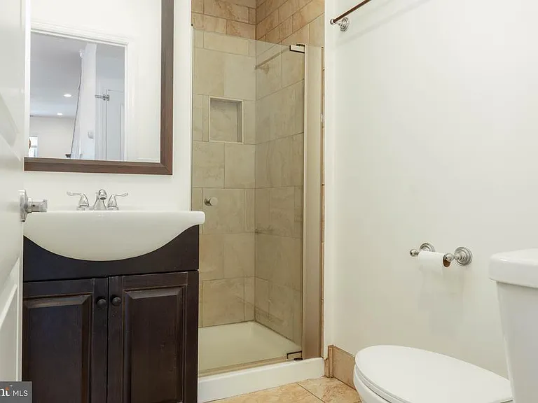 233 Park Ln — Photo 10
