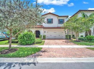 1052 SW 113th Way, Pembroke Pines, FL 33025
