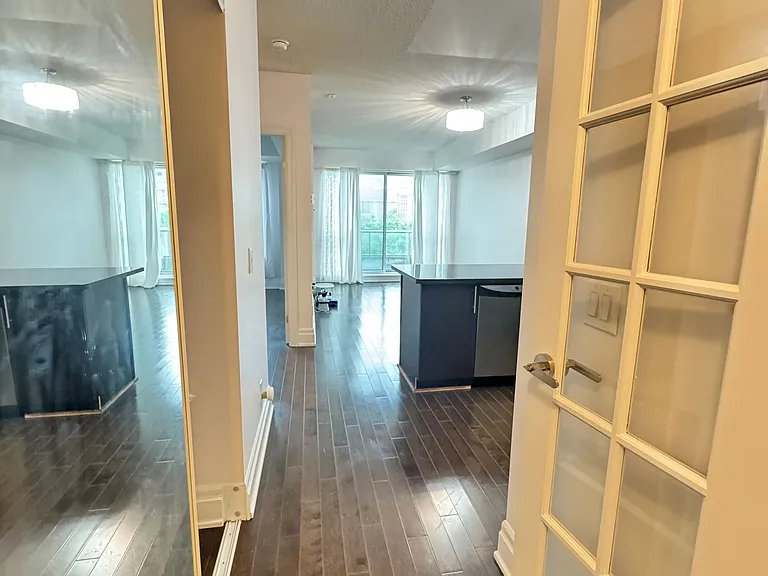 39 Upper Duke Cres #318 — Photo 15