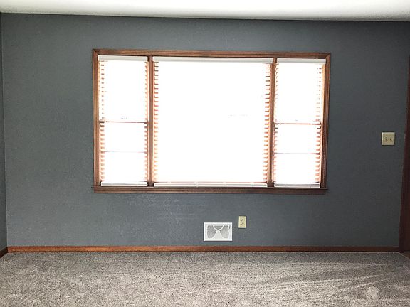 4th image of 204 SW Pinnell Dr