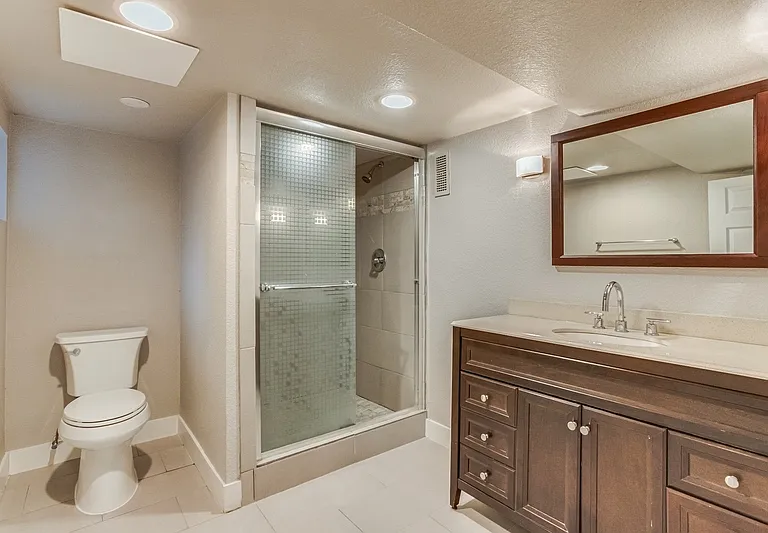 4435 N Clay St — Photo 31