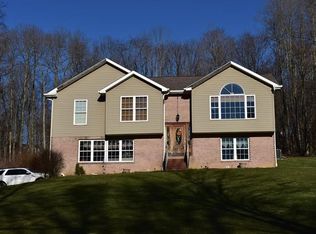 100 Whitetail Wood Ln, Washington, PA 15301