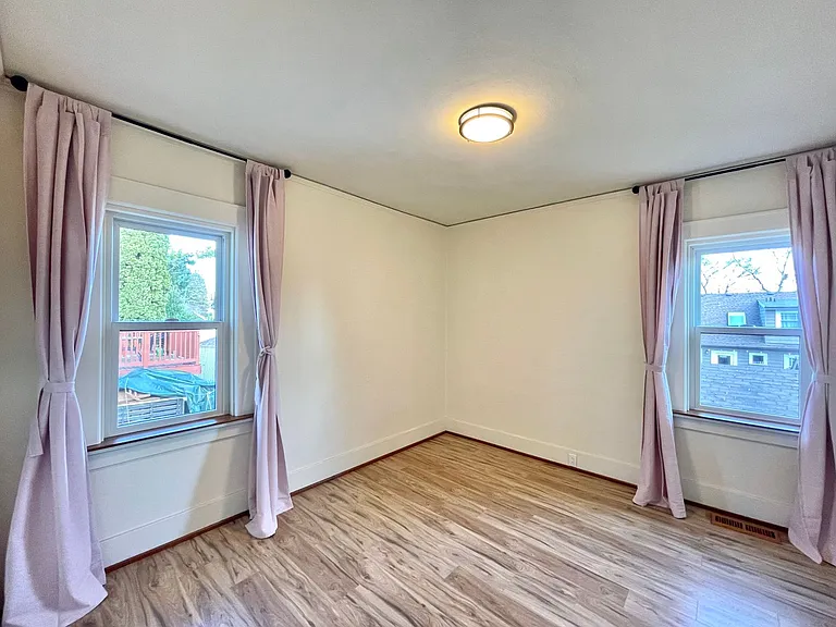 5222 35th Ave NE — Photo 14
