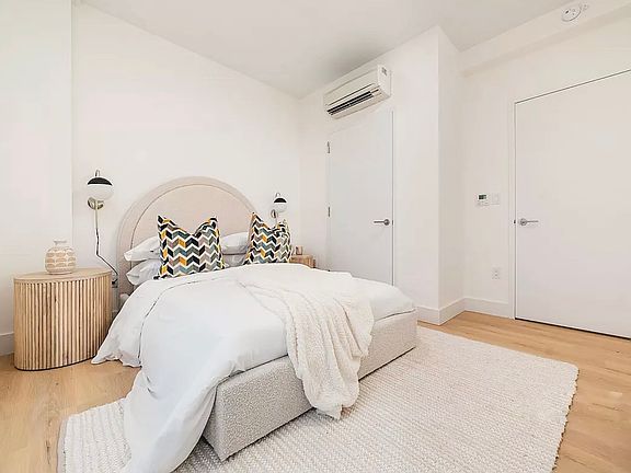 4th image of 378 Weirfield St APT 206