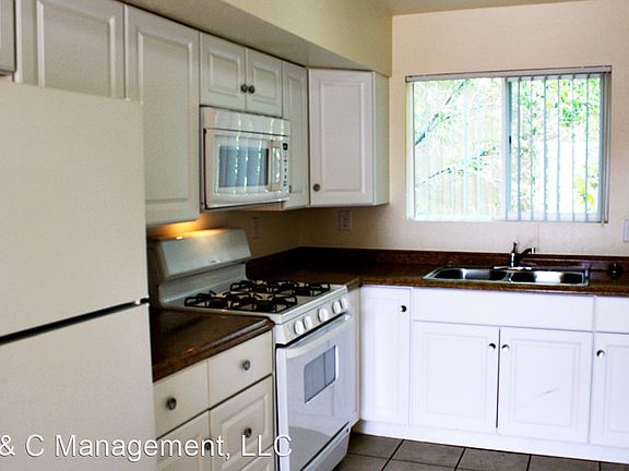 5th image of 512 Ortiz Dr SE APT 1