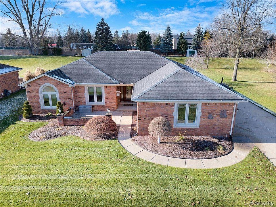 1st image of 51437 Forster Ln