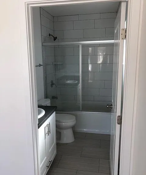 Bedroom 1 (master bath)