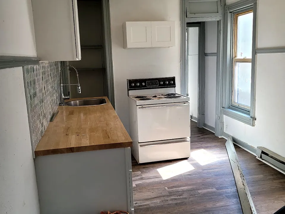 123 N Front St #2