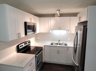 10 Oak Ave #201, Westmont, IL 60559