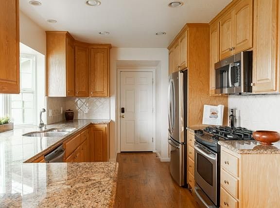 5th image of 233 E Taylor Ave