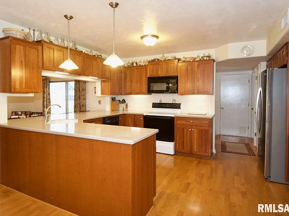 4th image of 11 Westwood Ln